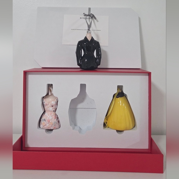 Givenchy 2025 CHRISTMAS ORNAMENTS. VIP RARE - Picture 7 of 10